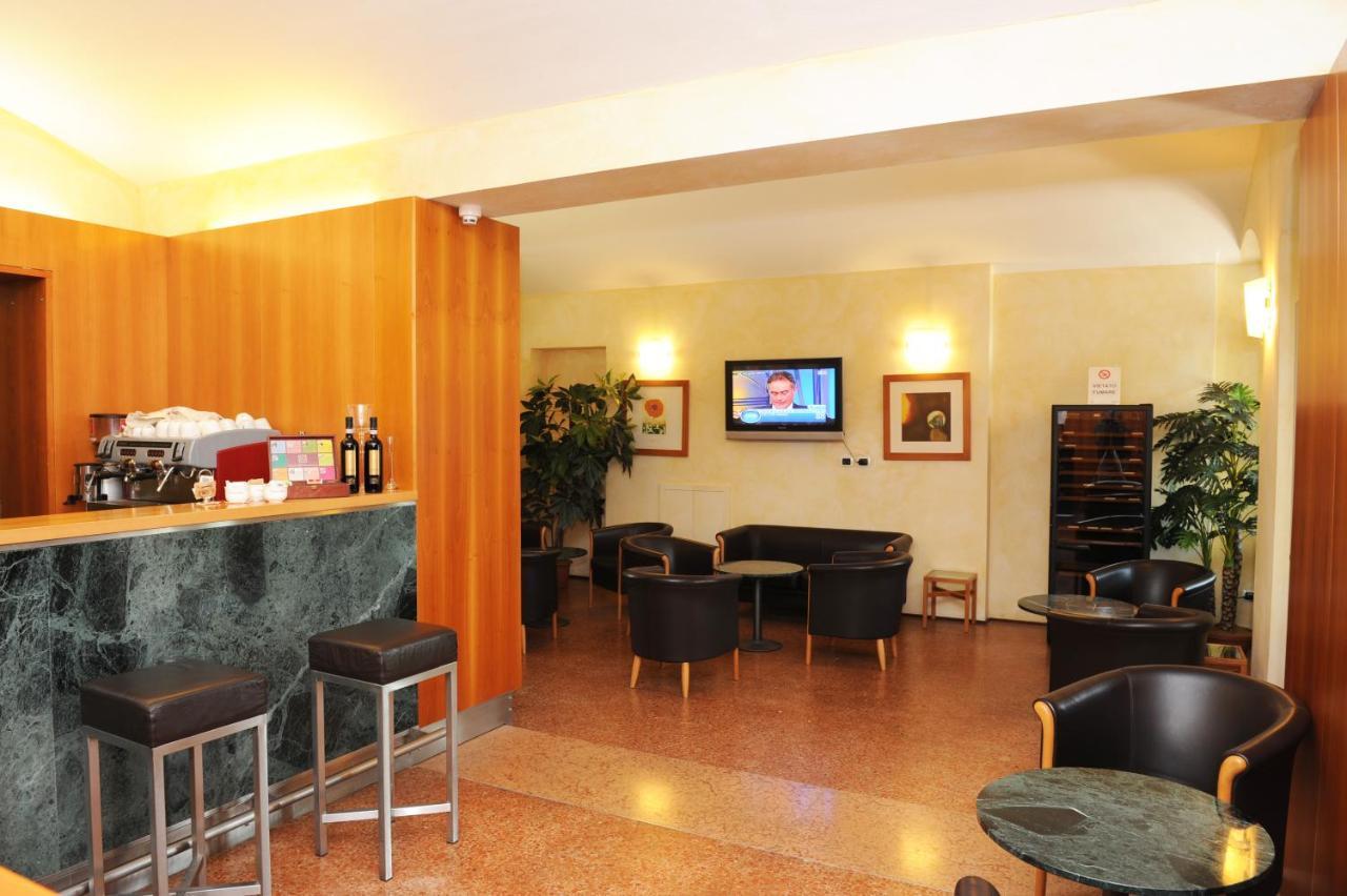 Hotel Dimora Del Barone à Romagnano Sesia Extérieur photo