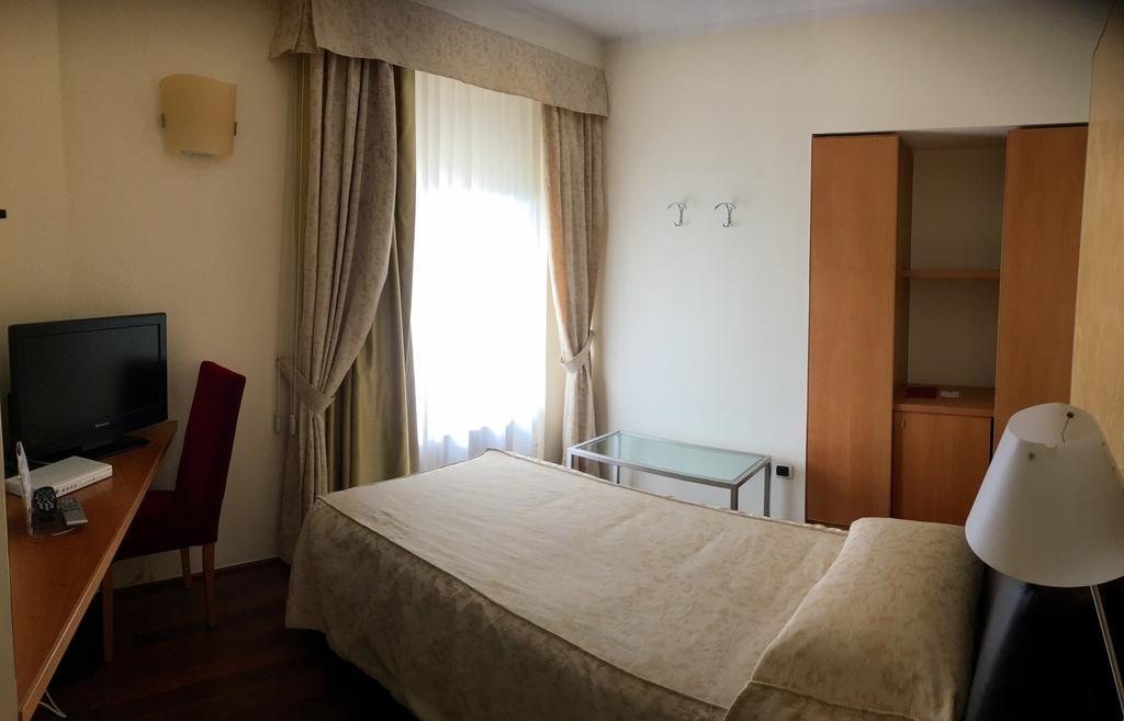 Hotel Dimora Del Barone à Romagnano Sesia Extérieur photo