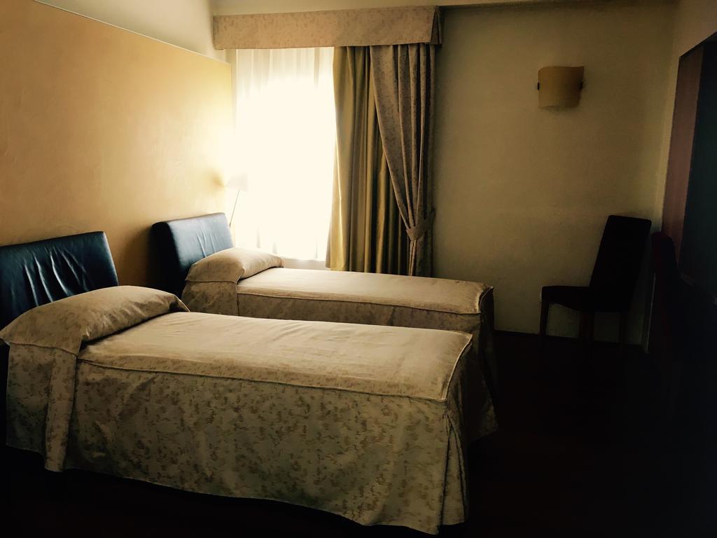 Hotel Dimora Del Barone à Romagnano Sesia Extérieur photo