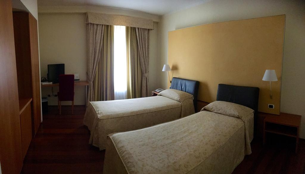 Hotel Dimora Del Barone à Romagnano Sesia Extérieur photo