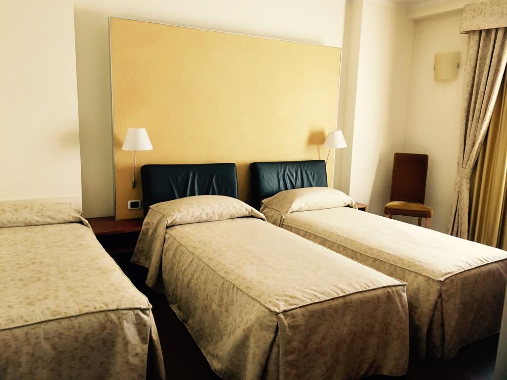 Hotel Dimora Del Barone à Romagnano Sesia Extérieur photo