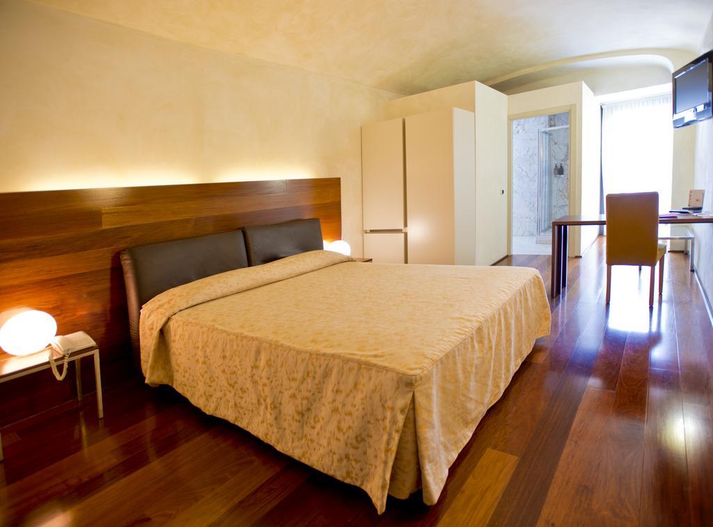 Hotel Dimora Del Barone à Romagnano Sesia Extérieur photo